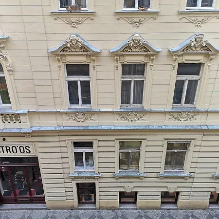 Center, 1, Ostrovni 26 *